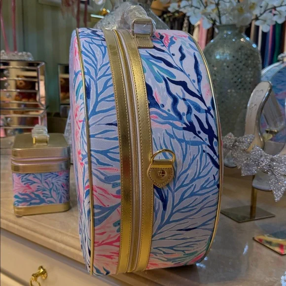 NWT Lilly Pulitzer Carry-On Luggage Set, Kaleidoscope 5 Piece Set, So Beautiful - Picture 4 of 16